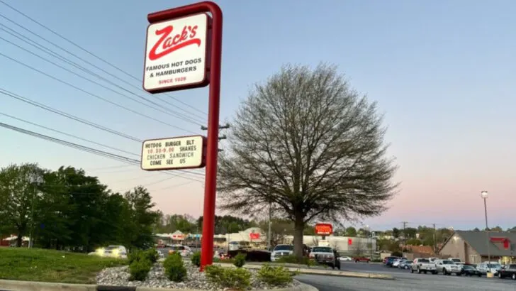 10 North Carolina roadside burger joints that families still pull over for