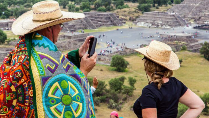 10 experiences that separate tourists from travelers