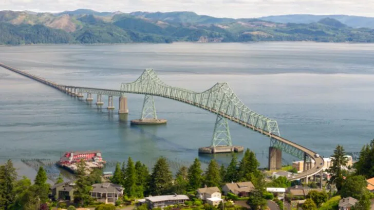 11 Columbia River towns where trails start right in town