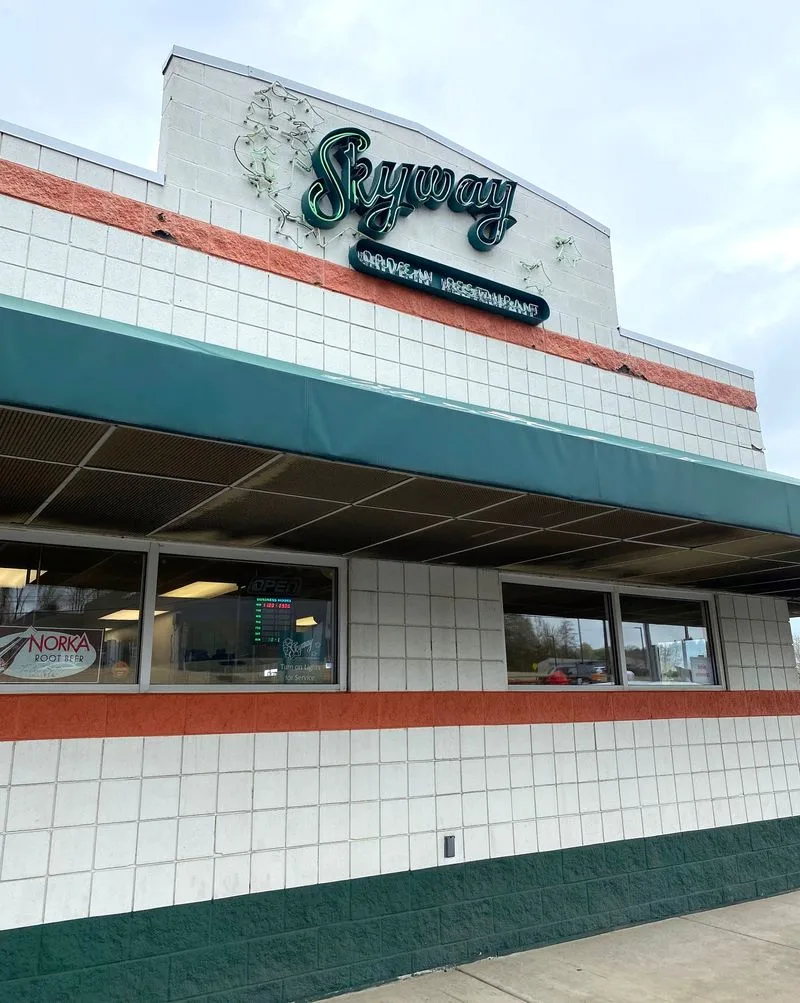 Skyway Drive-In – Green/Akron