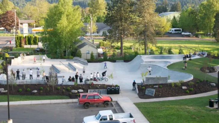 11 Pacific Northwest logging towns that refuse to change with the times