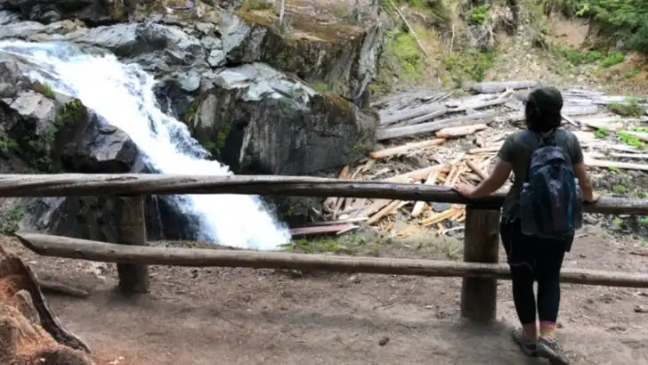 11 beginner hikes in Washington that reward you with waterfalls