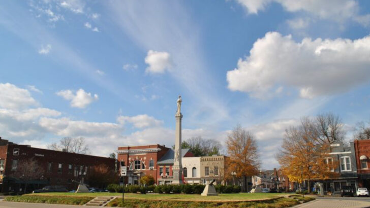 12 Tennessee Towns That Feel More Like Cozy Fall Vacations Than Day Trips
