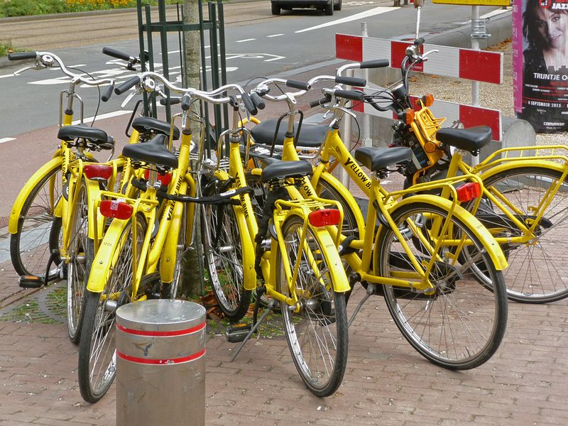 Ignoring bicycle lanes and bike traffic rules