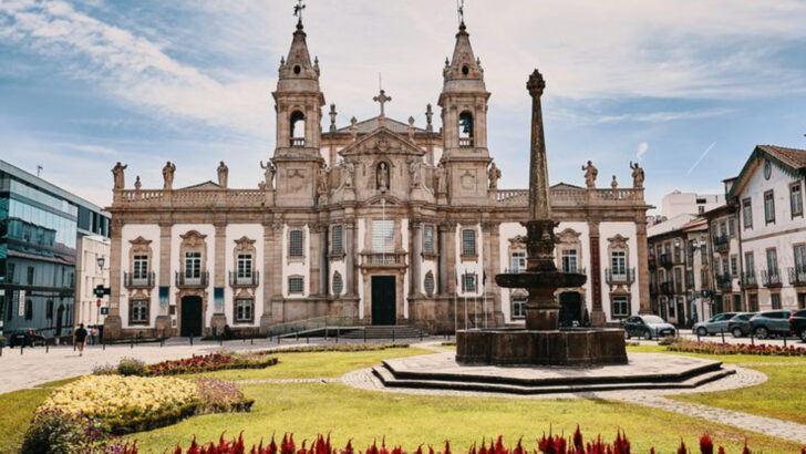 12 lesser-known Portuguese cities that are just as colorful as Lisbon