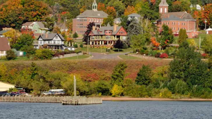 13 Great Lakes Waterfront Destinations That Stay Inviting in the Off-Season