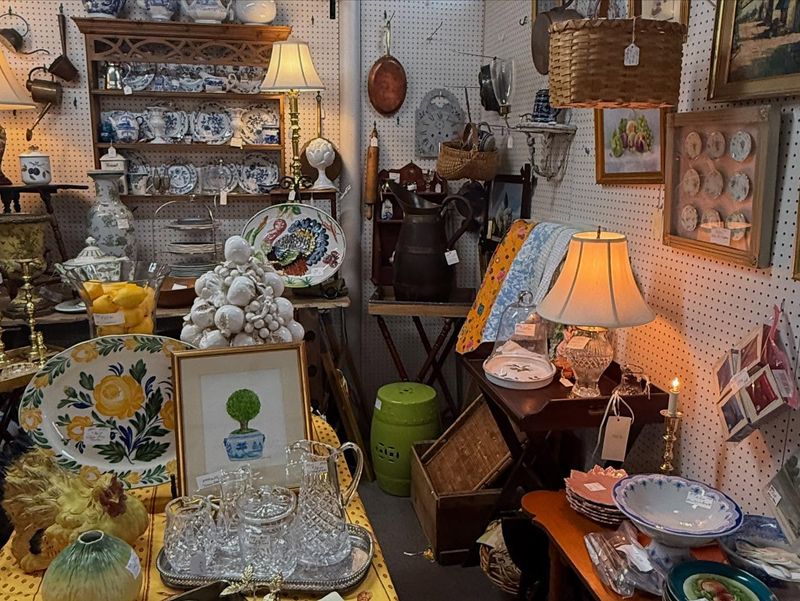 Mad Hatter Antique Mall – Adamstown