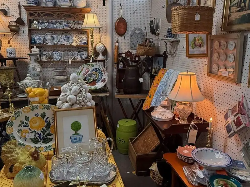 Mad Hatter Antique Mall – Adamstown