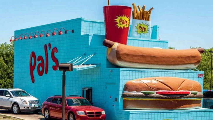 13 local fast food chains Americans love that never went national