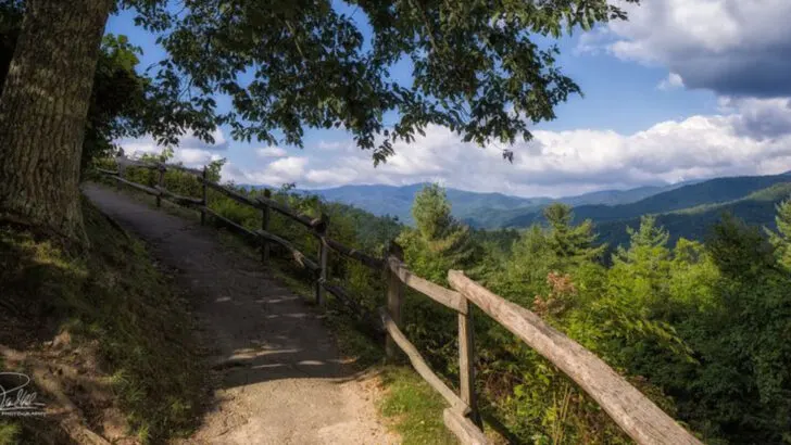 14 Great Smoky Mountain Towns with the Best Fall Hiking Trails