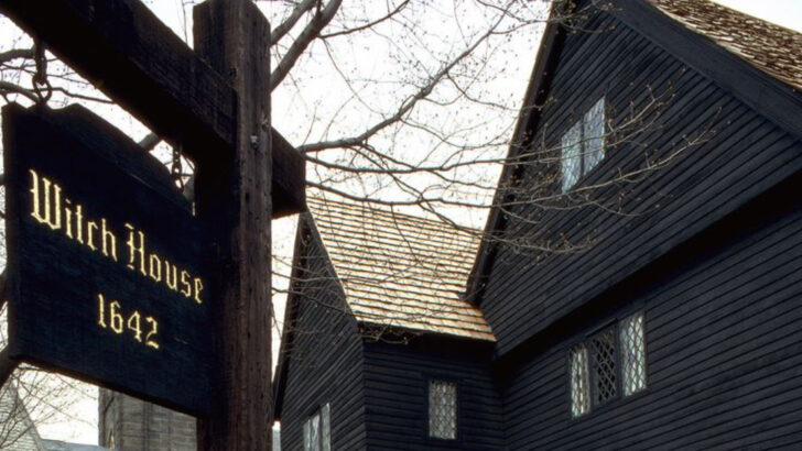 14 American places where haunted legends linger in the streets