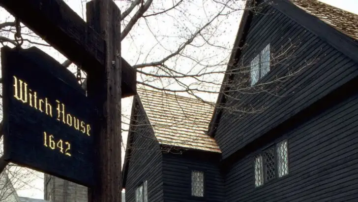 14 American places where haunted legends linger in the streets