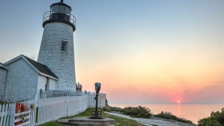 16 Forgotten East Coast Tourist Spots That Are Cooler Than You Remember