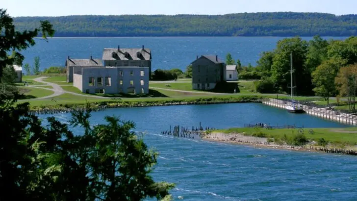 16 Historic Landmarks in the Midwest Most Travelers Overlook