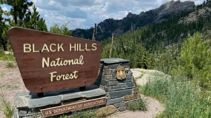 17 Best Places to Visit in South Dakota Year Round