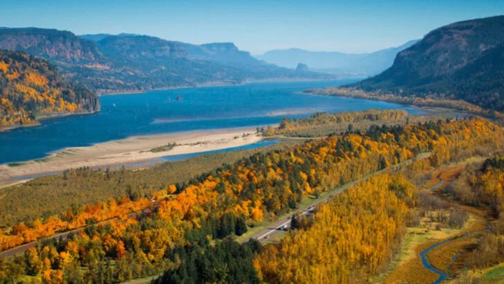 18 Spectacular Fall Foliage Spots That Aren’t in New England