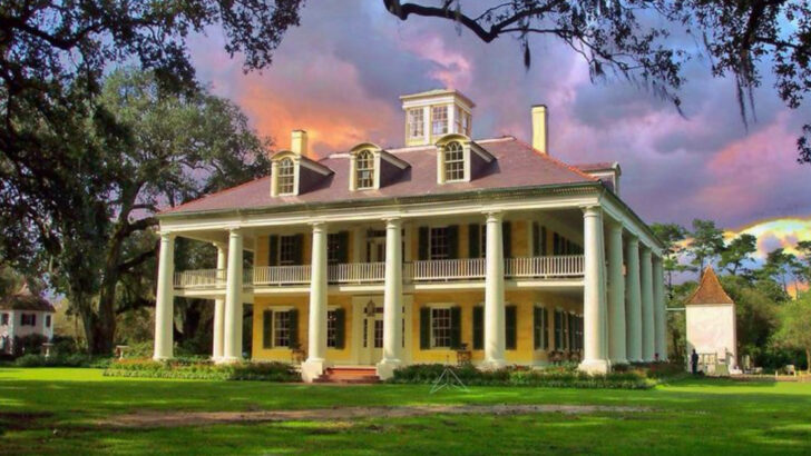 5 Historic Plantations in Louisiana and 8 Small Towns That Feel Lost in Time