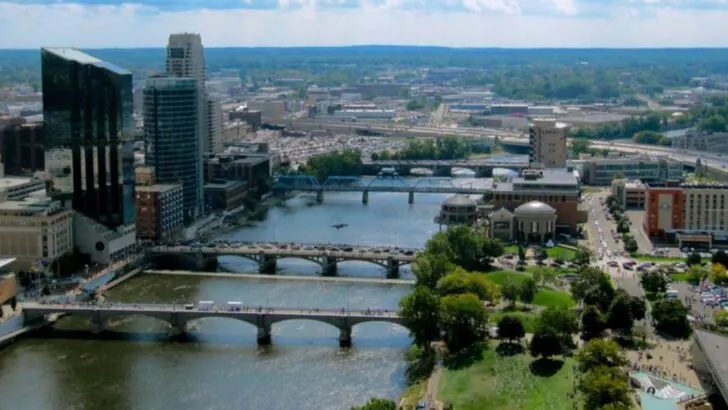 6 Dutch heritage towns in Michigan that still honor Old World traditions