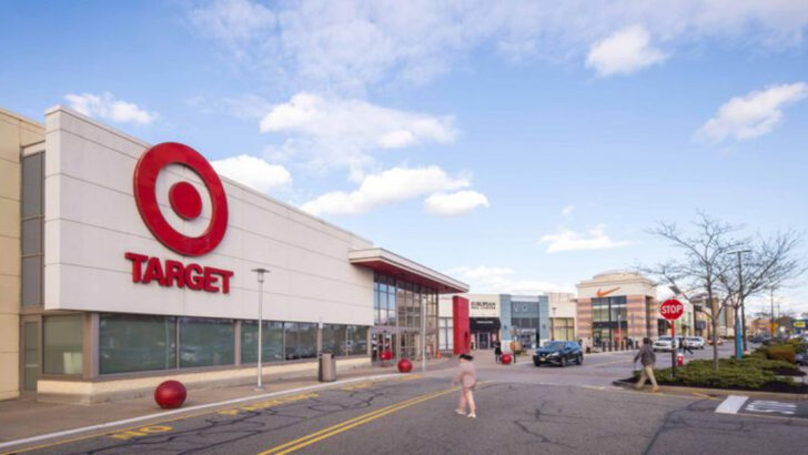 6 Large Outlet Malls in New Jersey Where Discounts Are a Tradition