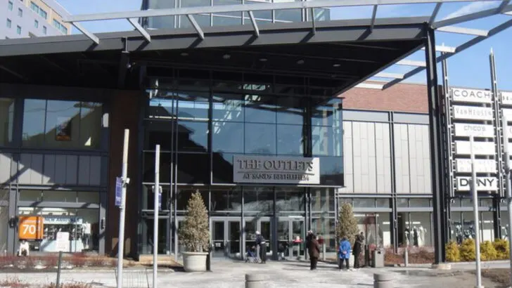 6 Massive Outlet Centers in Pennsylvania Where the Deals Never Seem to End