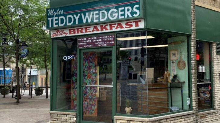 6 Wisconsin Pastie Shops That Always Taste Better in the Cold