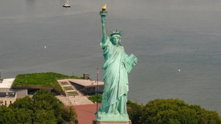 7 Famous Landmarks in New York City and 5 Neighborhoods Worth Wandering