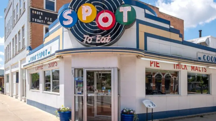 7 Ohio Mom & Pop Restaurants Where Customers Keep Coming Back