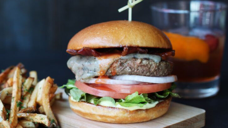 7 Texas Fast-Food Chains Worth Trying And 7 Burger Joints That Truly Deliver