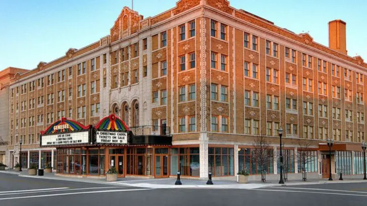 7 historic theaters in Illinois that double as cultural icons