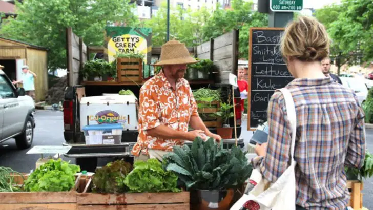 7 Indiana Farmers Markets Offering Fresh Food and Community Spirit