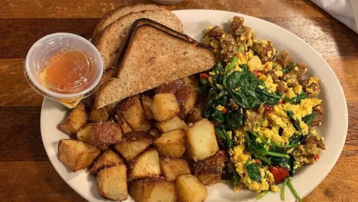 8 Mom-and-Pop Spots in Tennessee Proving Simple Food Never Goes Out of Style