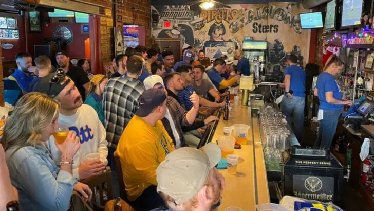 8 old-school taverns in Pittsburgh still serving pub favorites