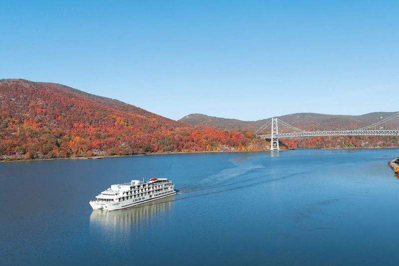 USA River Cruises – Hudson River Fall Foliage Cruise (American Independence)