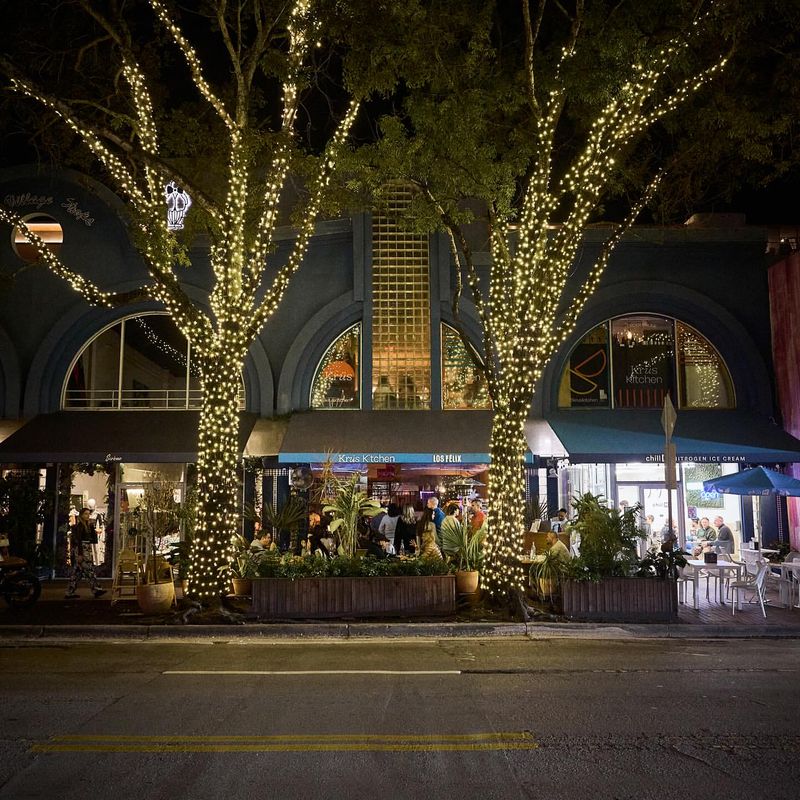 Los Félix – Coconut Grove
