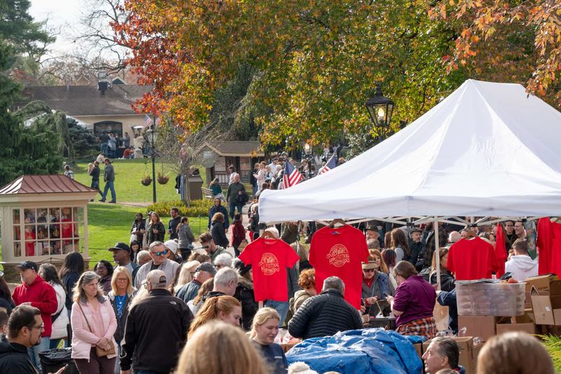 Peddler’s Village Apple Festival – Lahaska