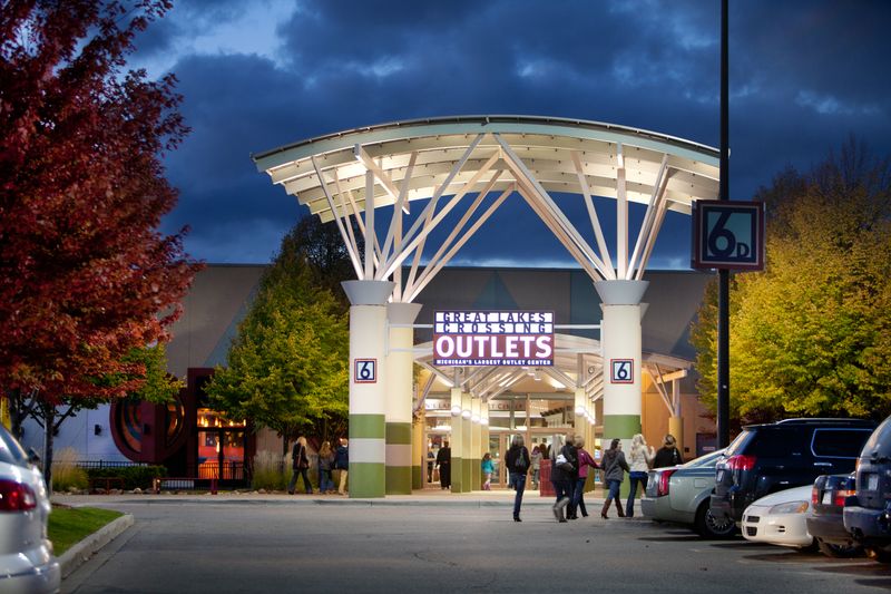 Great Lakes Crossing Outlets