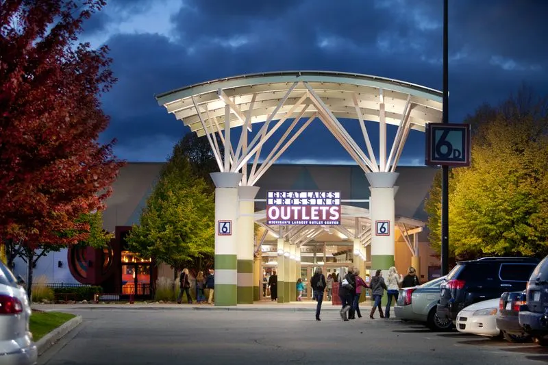 Great Lakes Crossing Outlets