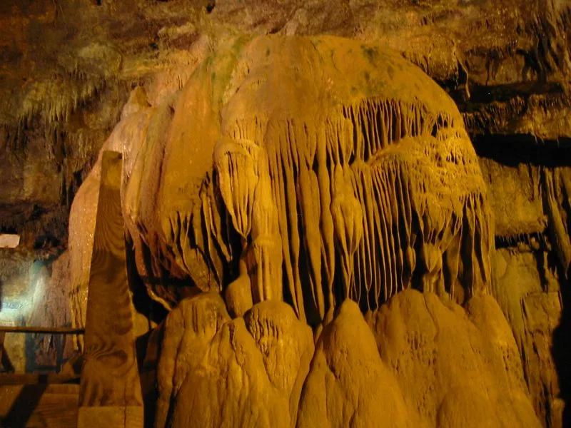 Lost World Caverns