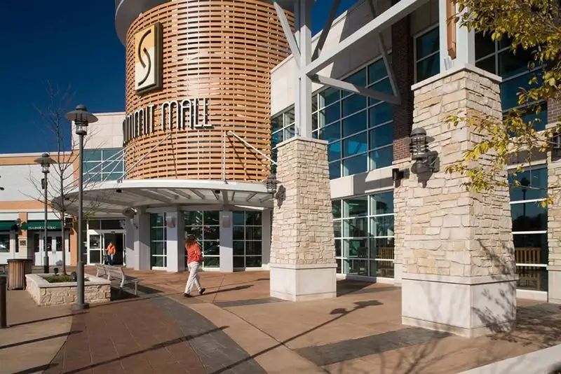 Summit Mall – Outlet Section (Akron)