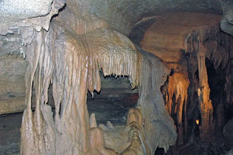 Crystal Onyx Cave