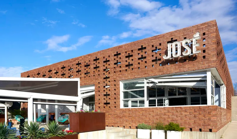 José