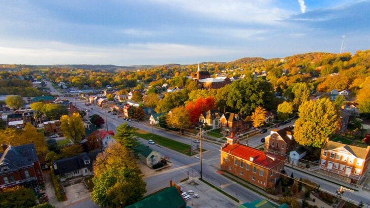 Fall is the ideal season to visit these 16 small towns in the U.S.