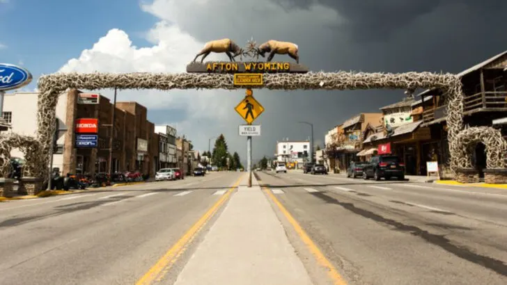 For anyone tired of polite lies, these 13 Wyoming towns will tell you exactly what they think (and you’ll love it)