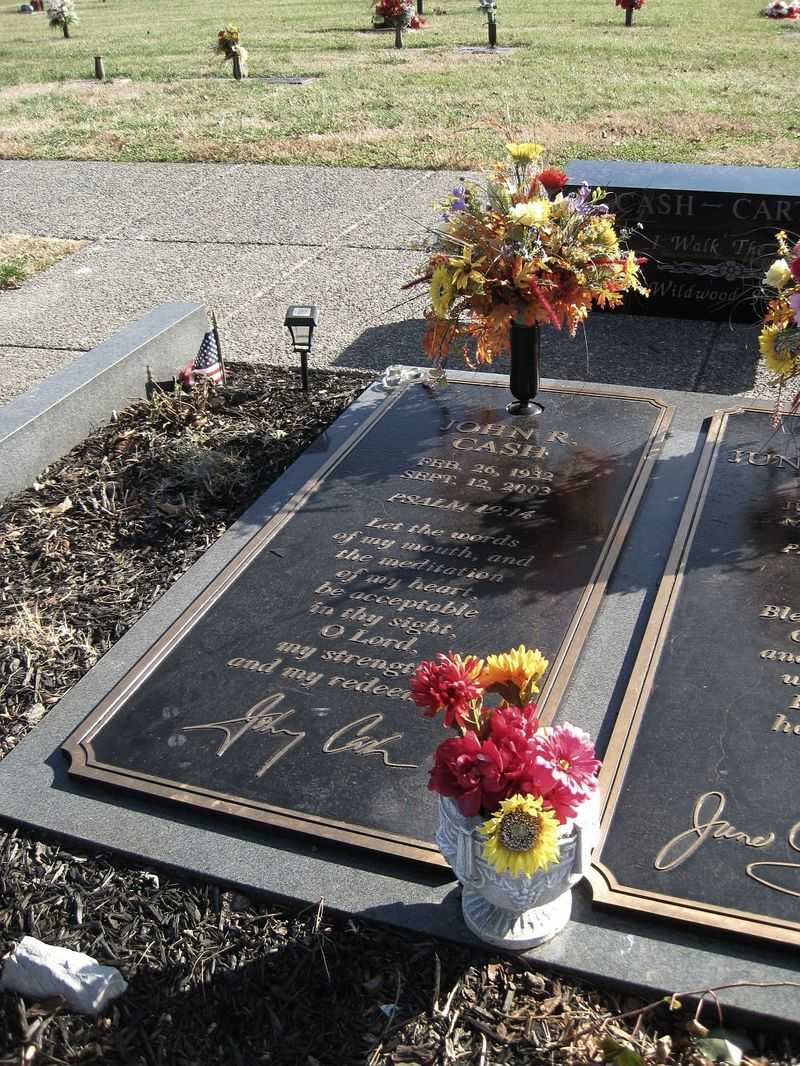 Johnny Cash – Hendersonville Memory Gardens, Hendersonville, Tennessee