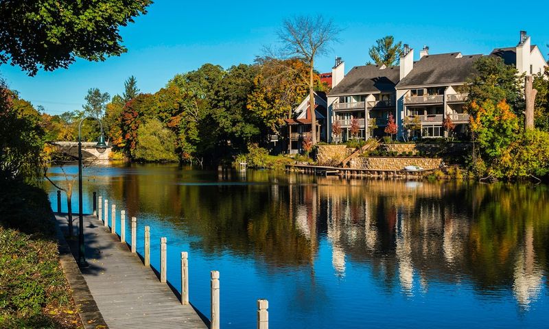 Lakefront Cabins in Traverse City, Michigan