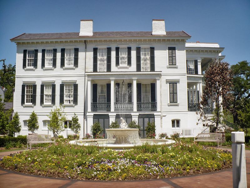 Nottoway Plantation – White Castle