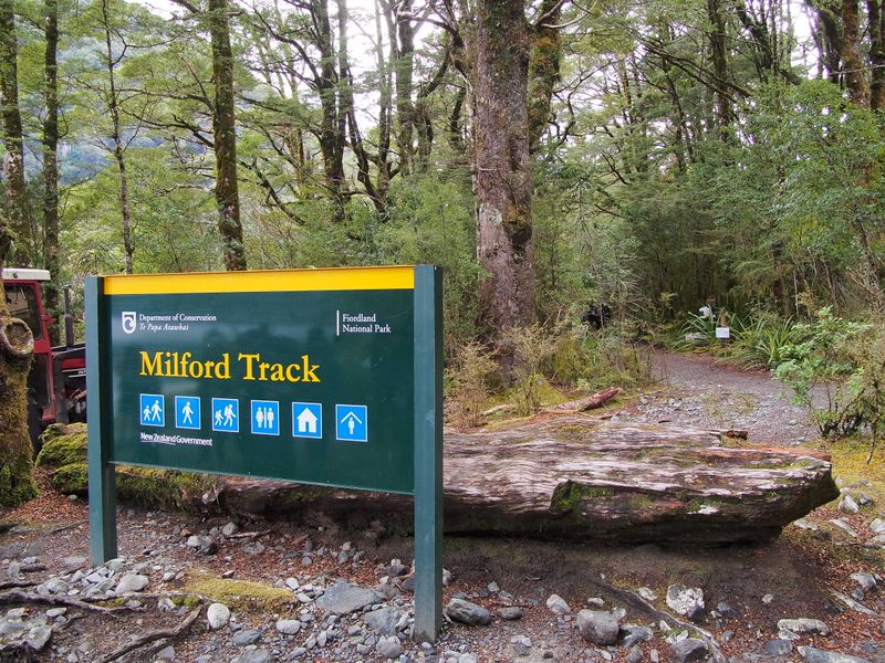 Milford Track (Fiordland National Park)