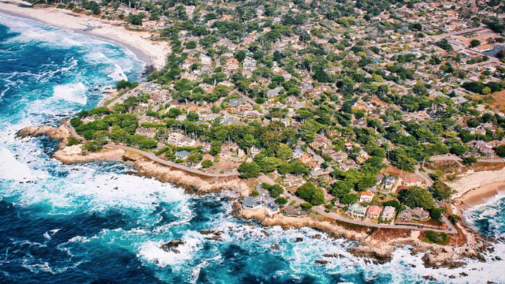 If you like Mendocino, California, these 14 coastal towns capture the same magic
