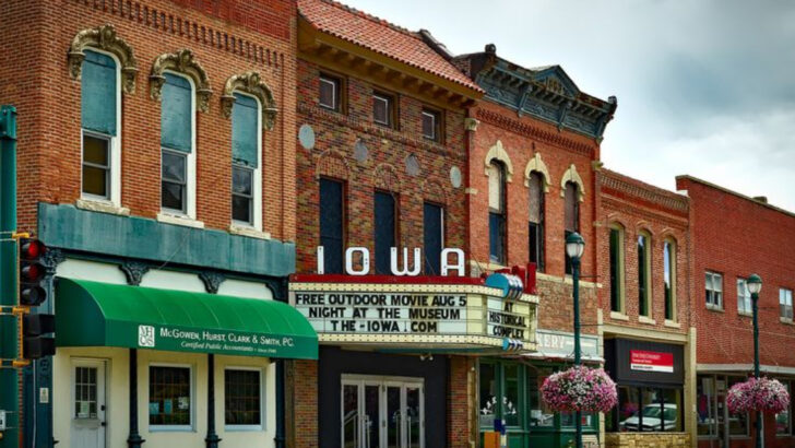 If you miss the old Midwest, these 10 Iowa towns still carry farm country charm