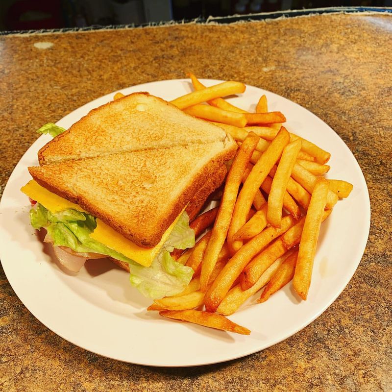 Lisa’s Fifth Street Diner — Bowling Green